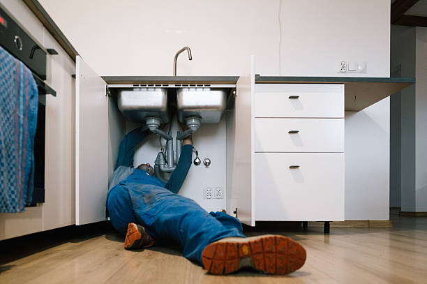 Professional Leak Detection technician working in Hope, IN